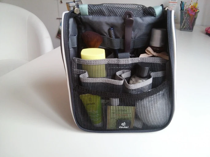 beauty case da appendere con scomparti Deuter Wash Center