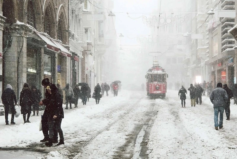 Persone e strade.