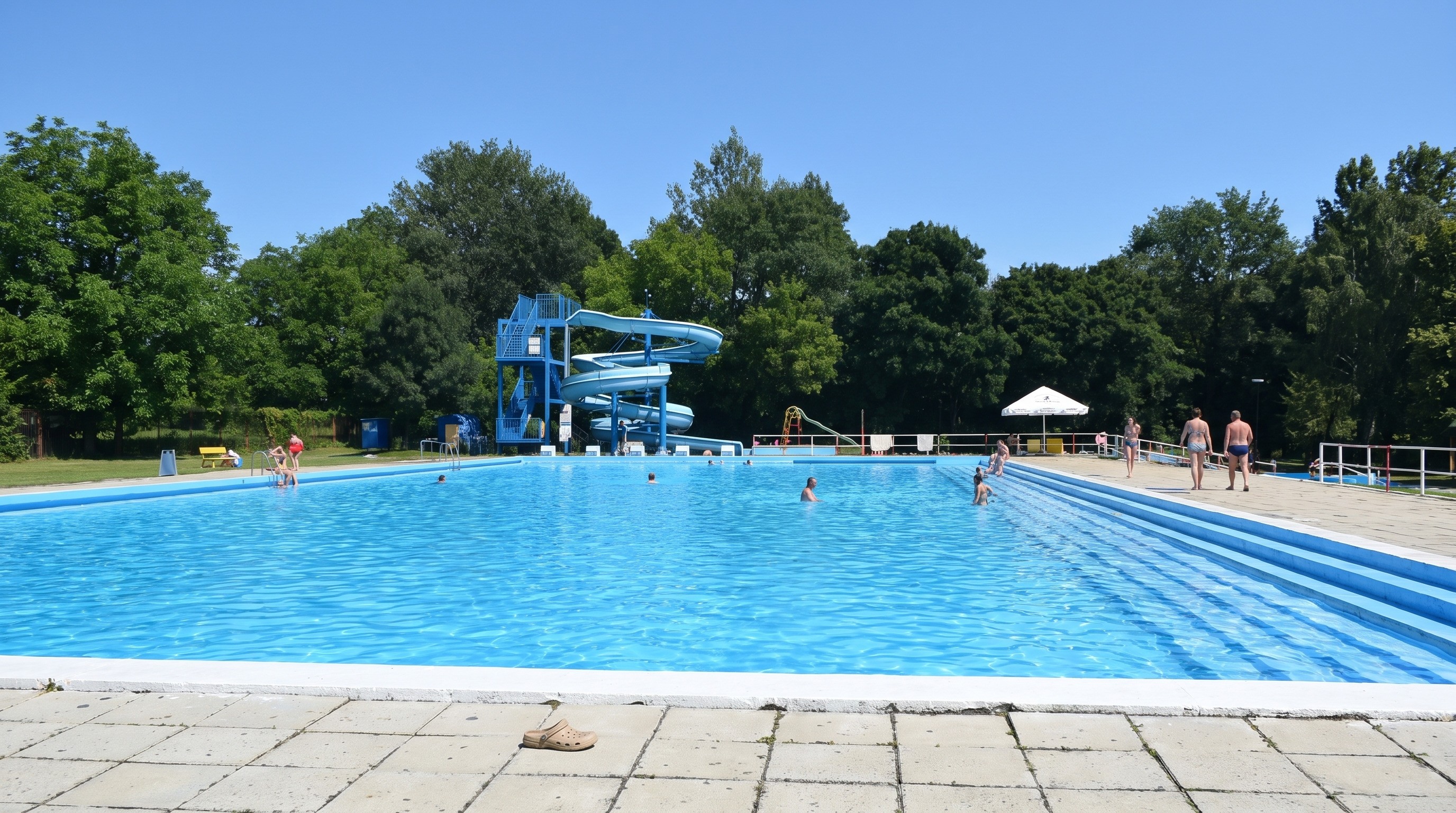 Piscina con scivolo al Camp Strážnice