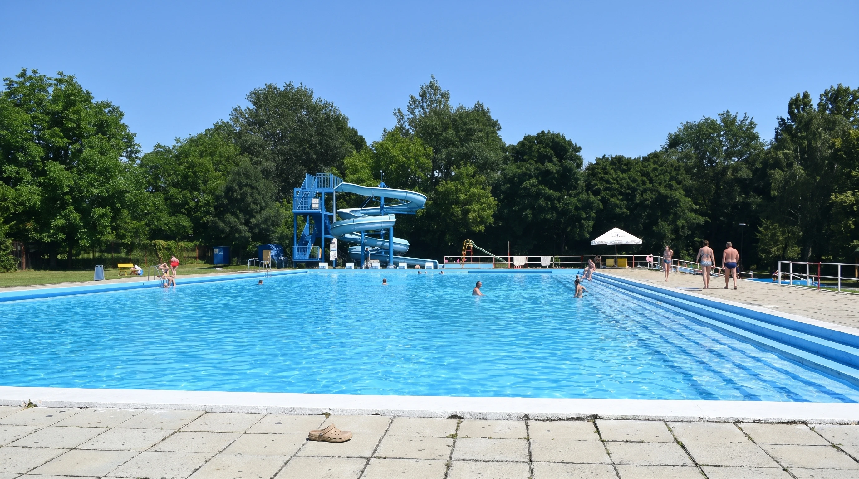 Piscina con scivolo al Camp Strážnice