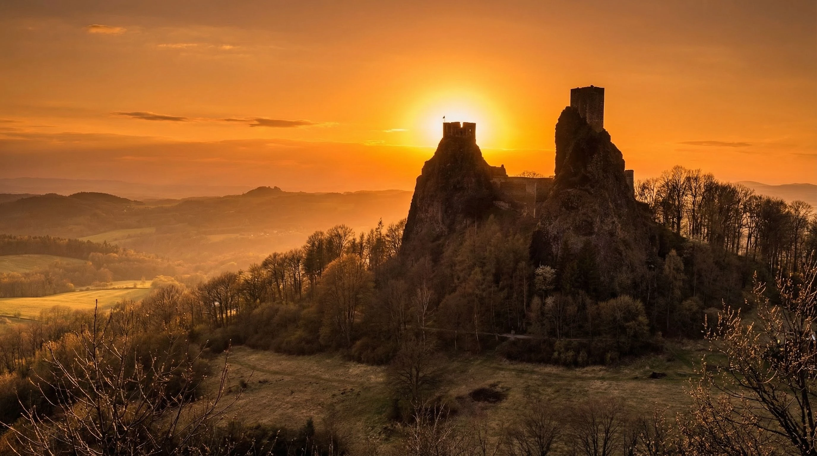 Tramonto presso le rovine di Trosky